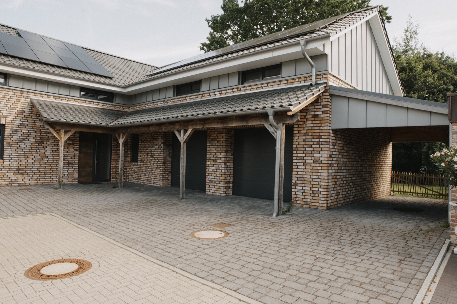 Objekt mit Carport